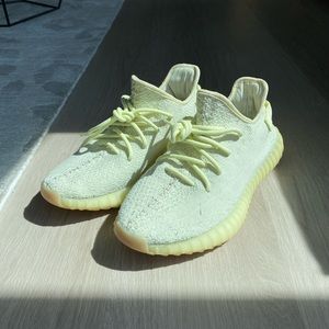 Yeezy Boost 350, butter, great condition. Mens size 8.5 // womens size 10